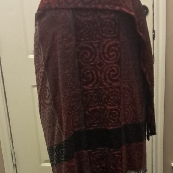 Irish Cape - Picture 2 of 5